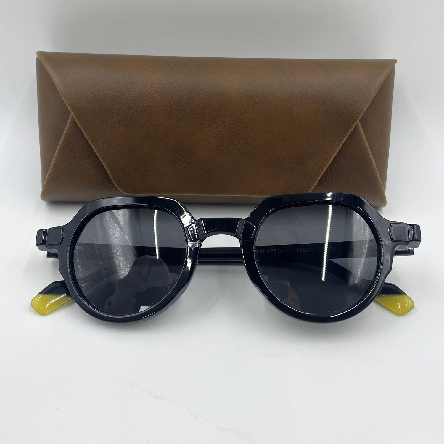 TAORED Retro Vintage Fashionable Sunglasses 2025 Handmade Acetate Eyeglasses for Women and Men Luxury Designer UV400 Sunglasses
TAORED Retro Vintage Fashionable Sunglasses 2025 Handmade Acetate Eyeglasses for Women and Men Luxury Designer UV400 Sunglasses
