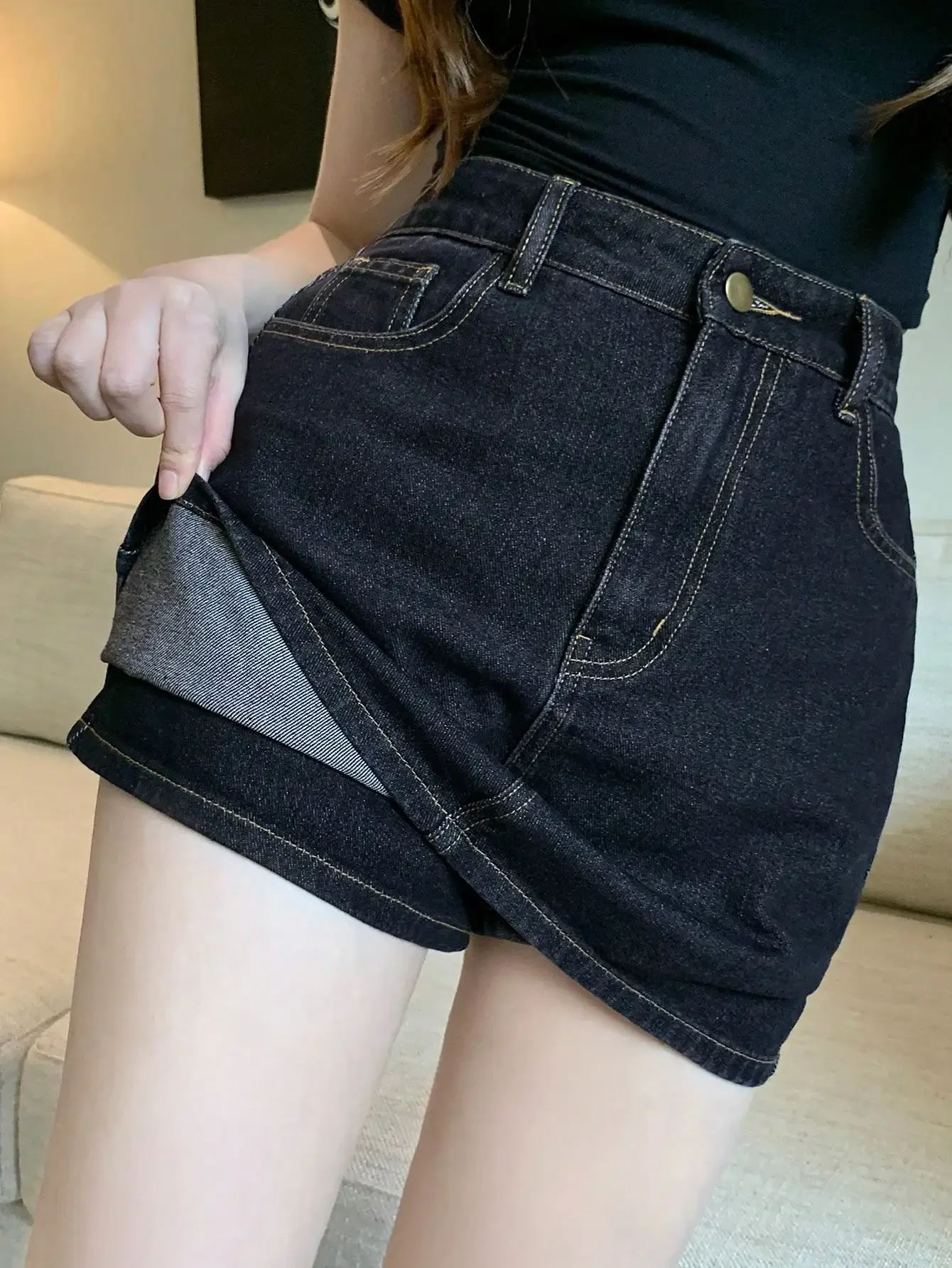 High-Waisted Raw Hem Denim Skirt with Asymmetrical Overlay, Mini Length
High-Waisted Raw Hem Denim Skirt with Asymmetrical Overlay, Mini Length
