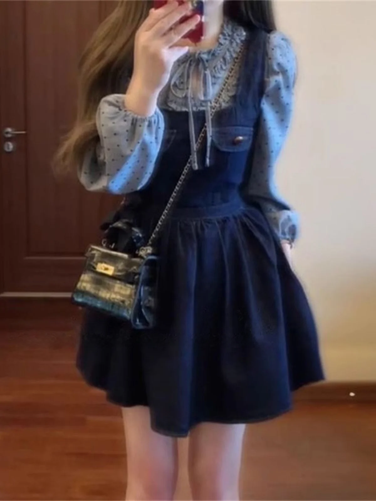 Fashionable Retro Bow Tie Denim Overalls Dress Spring Autumn Loose Polka Dot Ruffle Shirt Two Piece Set Women's Clothing
Fashionable Retro Bow Tie Denim Overalls Dress Spring Autumn Loose Polka Dot Ruffle Shirt Two Piece Set Women's Clothing