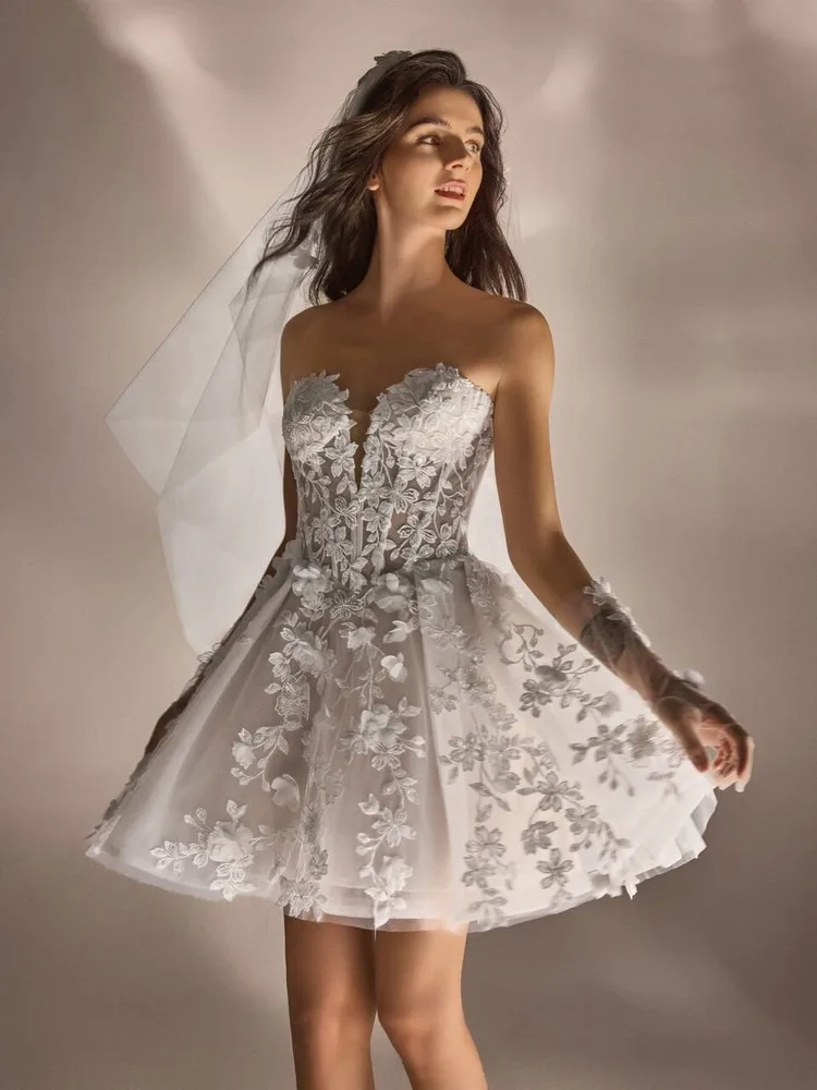 New Arrival Strapless Scoop Neckline 3D Flowers A-Line Tulle Mini Wedding Dress Elegant Zipper Back Gown For Bride Customized
New Arrival Strapless Scoop Neckline 3D Flowers A-Line Tulle Mini Wedding Dress Elegant Zipper Back Gown For Bride Customized