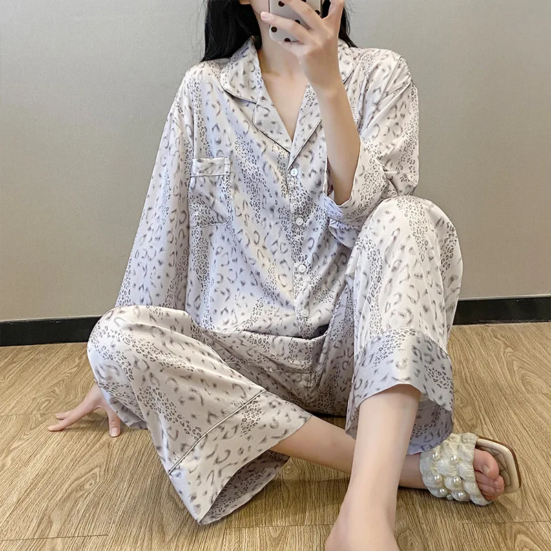 Женская пижама с длинным рукавом, 2 предмета: рубашка и брюки, комплект для сна, весенний принт, шелковистый атлас, домашняя одежда
Женская пижама с длинным рукавом, 2 предмета: рубашка и брюки, комплект для сна, весенний принт, шелковистый атлас, домашняя одежда