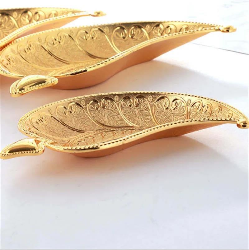 Kitchen Supplies, Circular Gold Decoration, Vintage Luxury Fruit Tray, Hotel Restaurant Dining Plate, Electroplated Fruit Plate
Kitchen Supplies, Circular Gold Decoration, Vintage Luxury Fruit Tray, Hotel Restaurant Dining Plate, Electroplated Fruit Plate