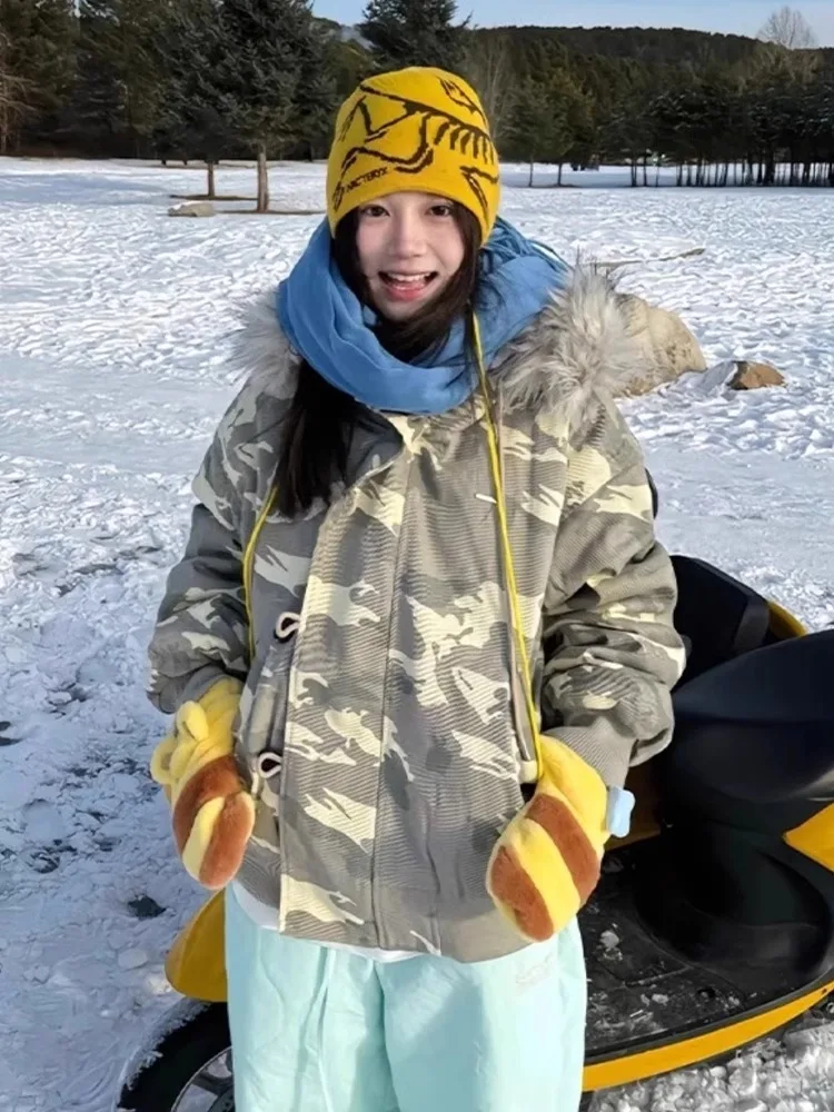 Мужская утепленная хлопковая куртка с меховым воротником, зимнее теплое пальто Cleanfit, верхняя одежда для пар, смесовая ткань из полиэстера и хлопка, на молнии
Мужская утепленная хлопковая куртка с меховым воротником, зимнее теплое пальто Cleanfit, верхняя одежда для пар, смесовая ткань из полиэстера и хлопка, на молнии