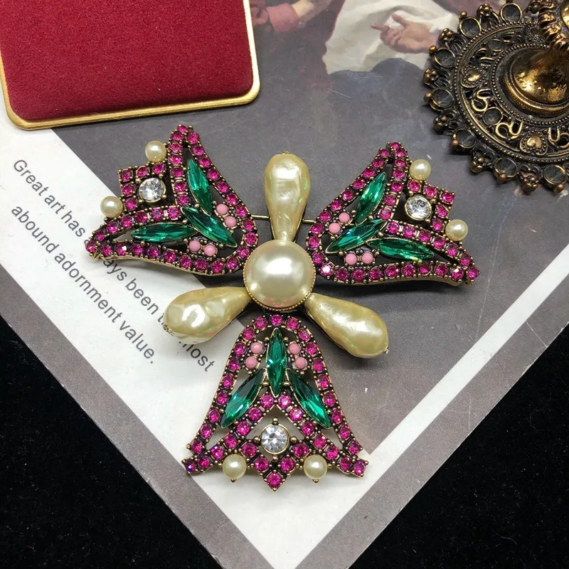 Bohemian Retro Corsage Light Luxury Inlaid with Colored Diamonds Pearl High-end Design Brooch Elegant Temperament Versatile Pin
Bohemian Retro Corsage Light Luxury Inlaid with Colored Diamonds Pearl High-end Design Brooch Elegant Temperament Versatile Pin