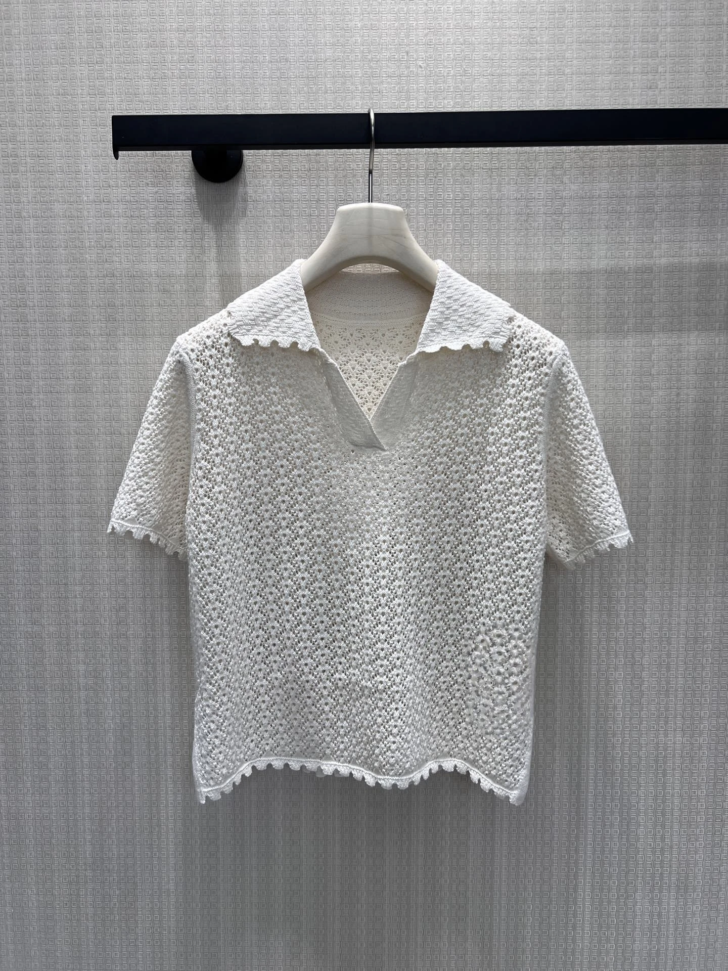 Elegant Breathable Short Sleeve Knitted Hollow out Design Wave Lace Hem Simple Lightweight Daily Wear Comfortable Women's Top
Elegant Breathable Short Sleeve Knitted Hollow out Design Wave Lace Hem Simple Lightweight Daily Wear Comfortable Women's Top