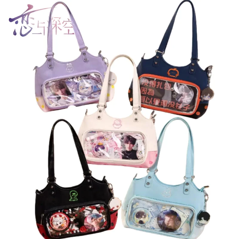 Сумка на одно плечо Love and Deepspace с героями мультфильмов Rafayel Itabag, товары в стиле аниме, праздничный подарок, полупрозрачный значок, дисплей
Сумка на одно плечо Love and Deepspace с героями мультфильмов Rafayel Itabag, товары в стиле аниме, праздничный подарок, полупрозрачный значок, дисплей