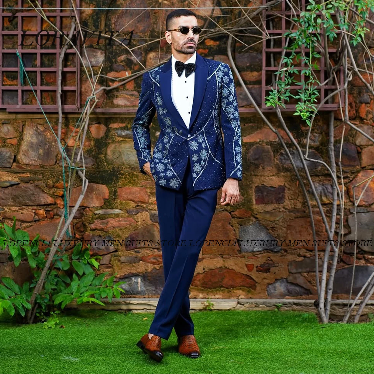 Customized Sparkly Metal Embellished Men Suits Shawl Lapel Groom Tuxedos Diamond 2 Pieces Sets Party Prom Blazer Slim Fit Homme 
Customized Sparkly Metal Embellished Men Suits Shawl Lapel Groom Tuxedos Diamond 2 Pieces Sets Party Prom Blazer Slim Fit Homme