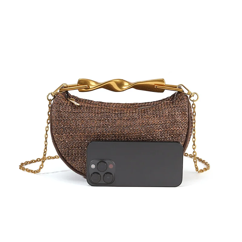 European American Retro Woven Bag Fashion Metallic Gilded Handle Chain Straw Bag New Solid Color Design Irregular Crossbody Bag
European American Retro Woven Bag Fashion Metallic Gilded Handle Chain Straw Bag New Solid Color Design Irregular Crossbody Bag