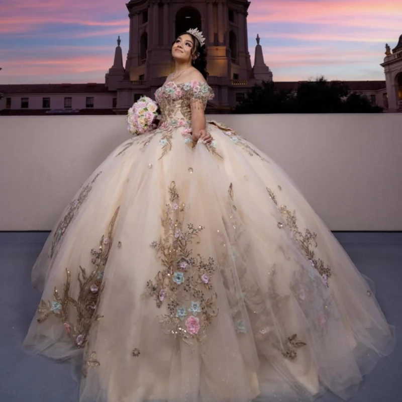 Champagne Shiny Princess Quinceanera Dresses Off Shoulder Beads Applique Lace Bow Tull Sweet 16 Dress Ball Gown Vestidos 15 Anos
Champagne Shiny Princess Quinceanera Dresses Off Shoulder Beads Applique Lace Bow Tull Sweet 16 Dress Ball Gown Vestidos 15 Anos