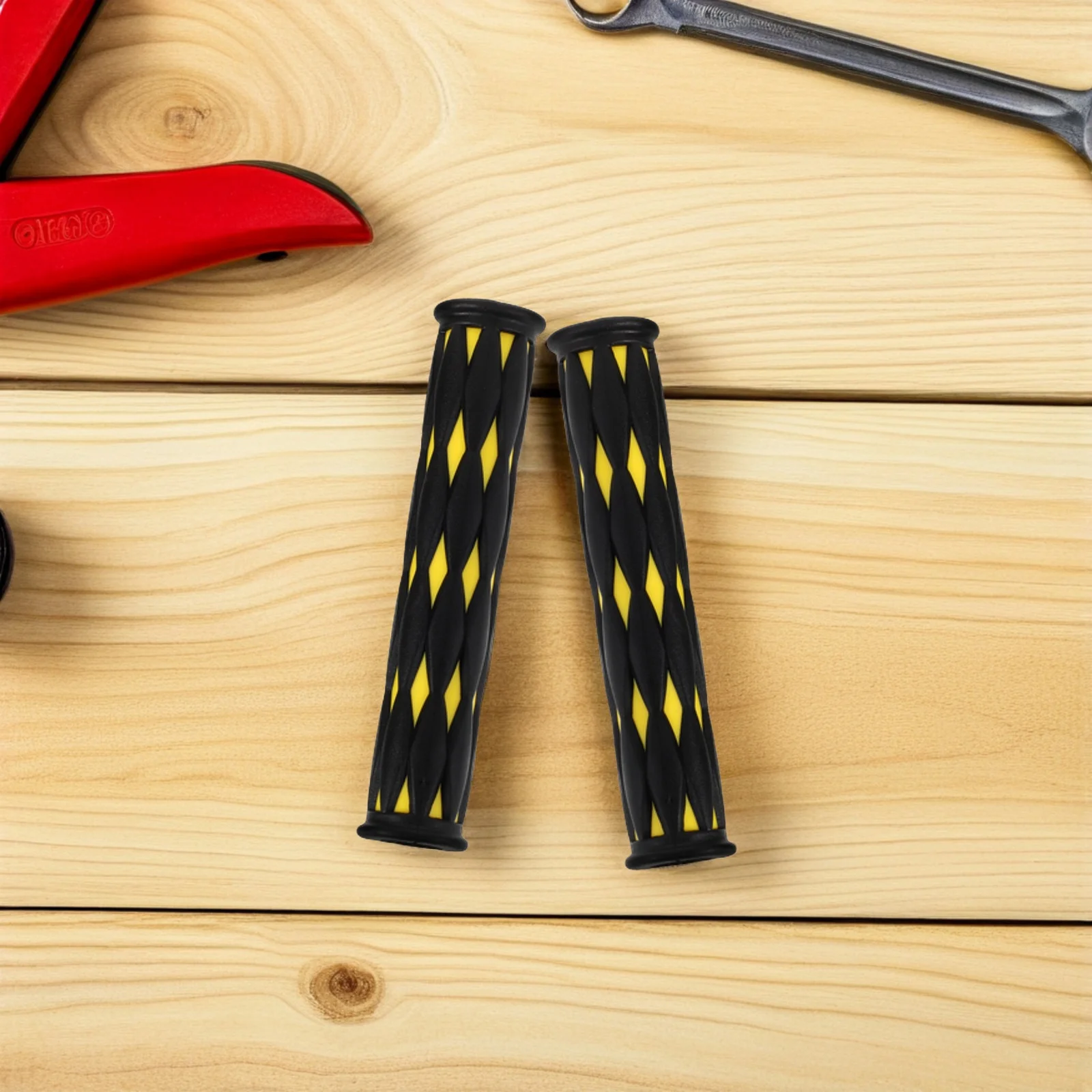 Motorcycle Modification Accessories Comfortable Bike Grips Handlebar Cover Motorbike Drip Electric Rubber Motocross Ebike
Motorcycle Modification Accessories Comfortable Bike Grips Handlebar Cover Motorbike Drip Electric Rubber Motocross Ebike