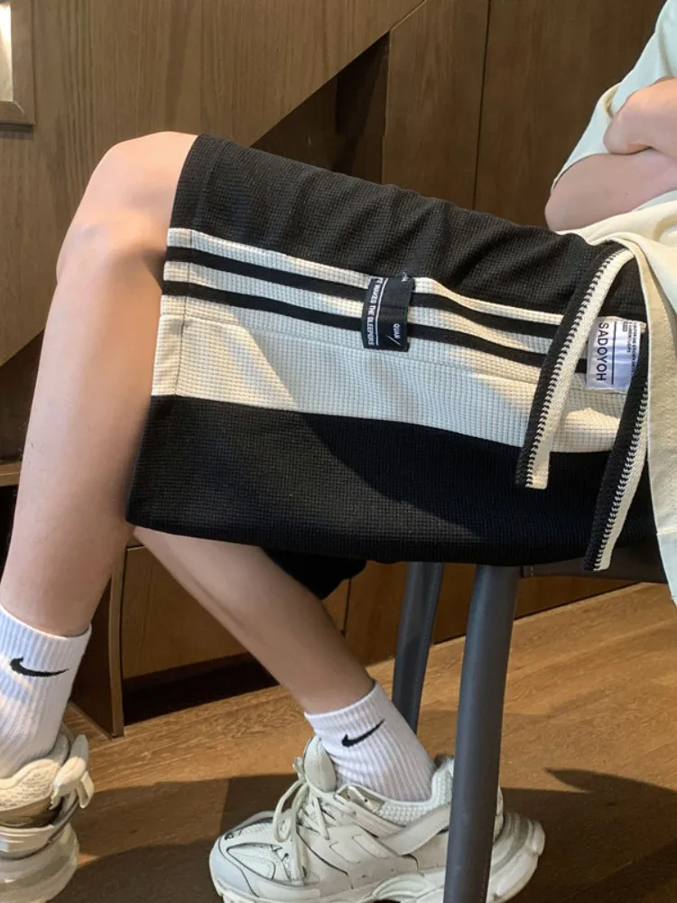 Мужские свободные спортивные шорты, летние, новые, плотные (280 г), повседневные, спортивные, со средней посадкой, прямые, дышащие, модные
Мужские свободные спортивные шорты, летние, новые, плотные (280 г), повседневные, спортивные, со средней посадкой, прямые, дышащие, модные