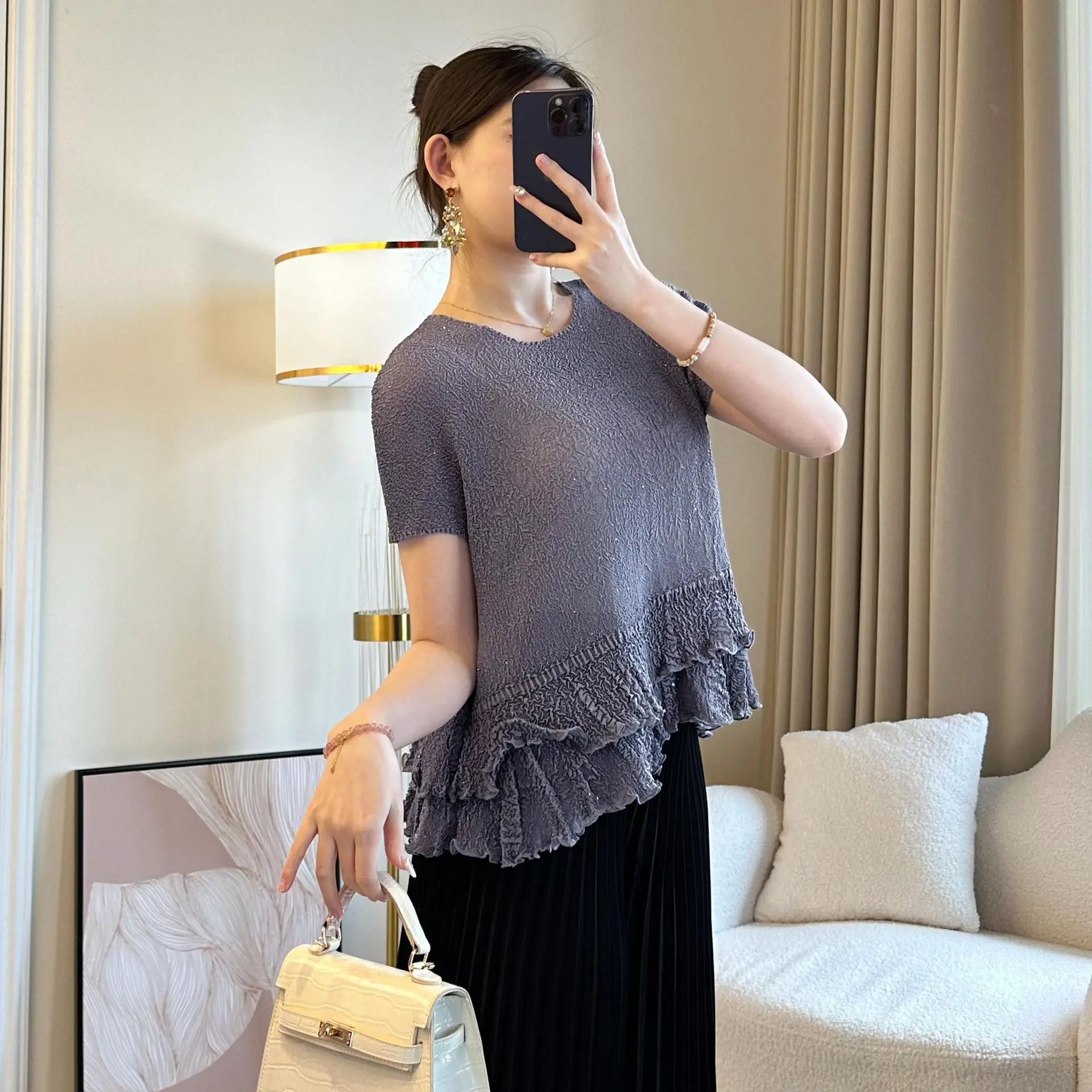 Miyake High-end Pleated Top for Women 2025 Summer New Solid Color Spliced Round Neck Short Sleeve Versatile T-shirt for Women
Miyake High-end Pleated Top for Women 2025 Summer New Solid Color Spliced Round Neck Short Sleeve Versatile T-shirt for Women