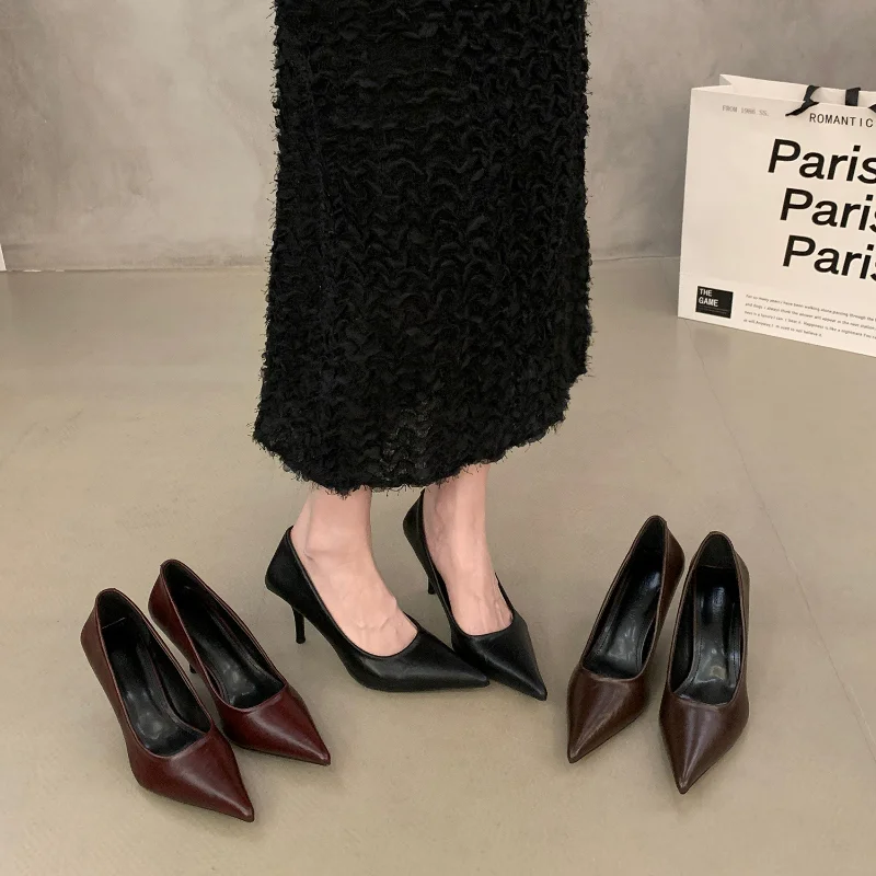 Лето-весна 2024, винтажные леопардовые туфли-лодочки для женщин — стильные слипоны с острым носком, идеально подходят для элегантных офисных видов
Лето-весна 2024, винтажные леопардовые туфли-лодочки для женщин — стильные слипоны с острым носком, идеально подходят для элегантных офисных видов