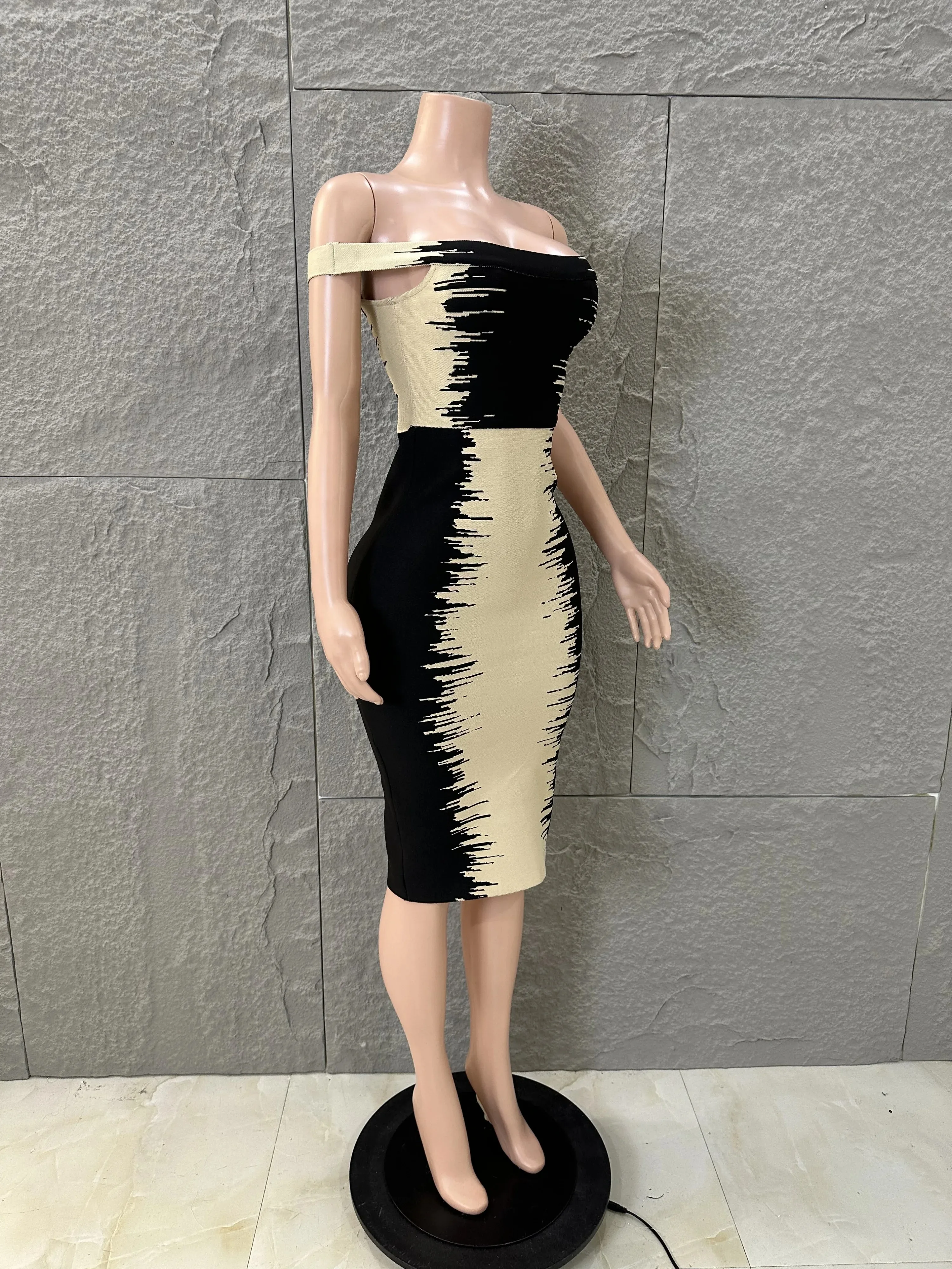 2026 Summer New Color Block Sexy Off-Shoulder Tight-Fitting Bodycon Midi Party Dress for Women
2026 Summer New Color Block Sexy Off-Shoulder Tight-Fitting Bodycon Midi Party Dress for Women