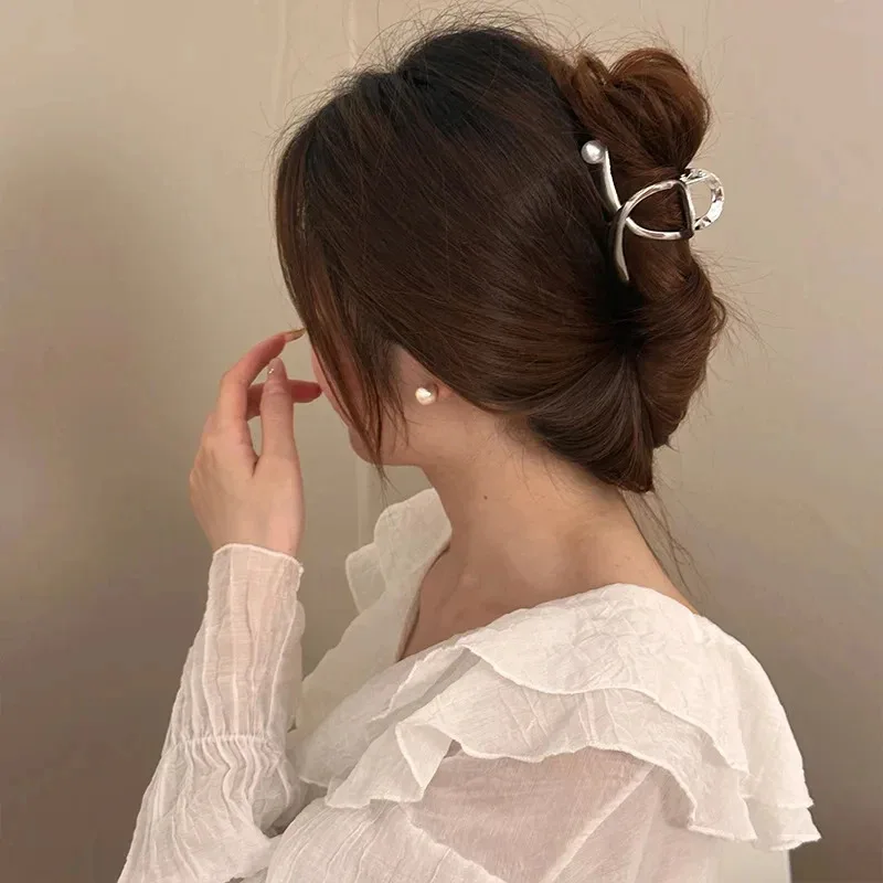 New High-end Hair Clip, Medium Shark Clip on The Back of The Head, Curly Hair Headwear, Metal Pearl Grip Clip Hair Accessories
New High-end Hair Clip, Medium Shark Clip on The Back of The Head, Curly Hair Headwear, Metal Pearl Grip Clip Hair Accessories