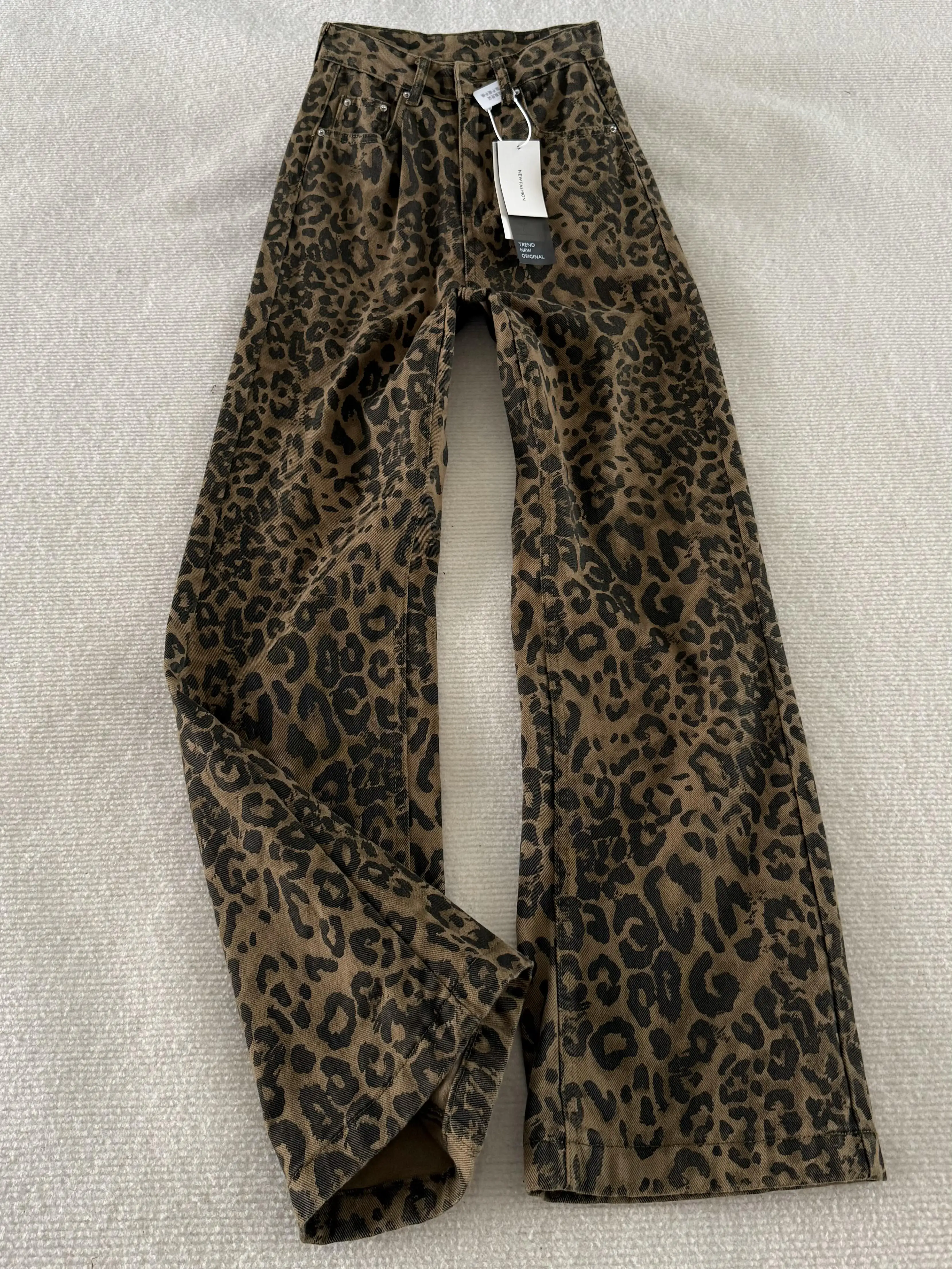 American Style Leopard Print Jeans Loose Fit High Waist Wide Leg Floor Length Autumn New Fashionable Versatile Pants 2025
American Style Leopard Print Jeans Loose Fit High Waist Wide Leg Floor Length Autumn New Fashionable Versatile Pants 2025