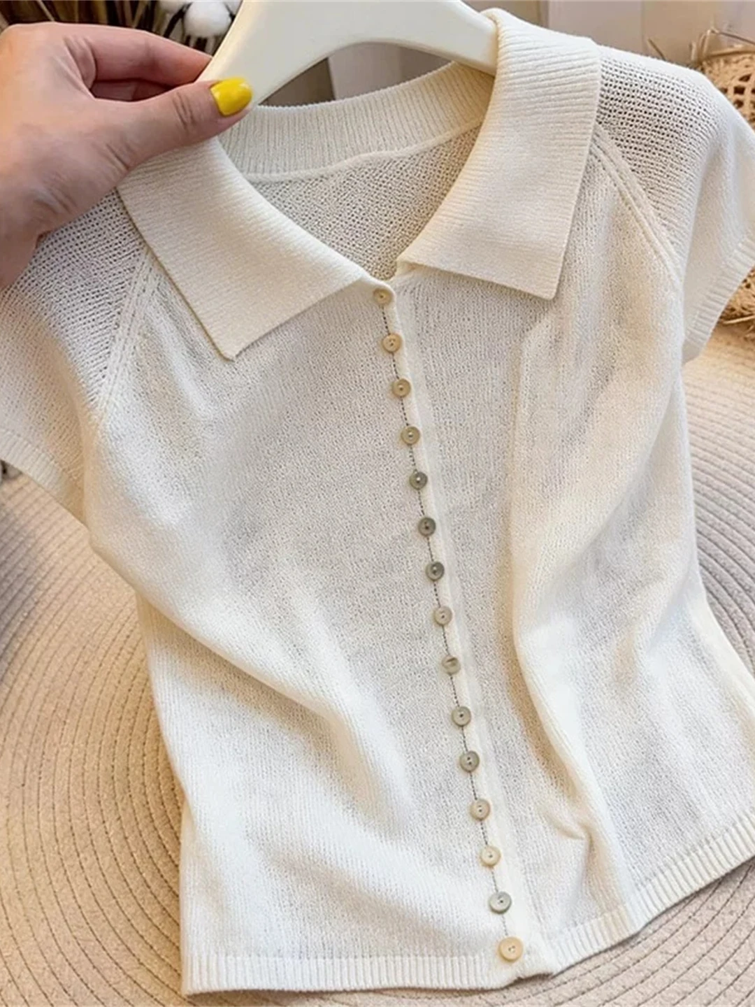 Elegant Short Sleeve Ice Silk Knitted Neck Top Gentle Style Casual Fashion Summer 2026 Women's Silk Blend Fashionable Top
Elegant Short Sleeve Ice Silk Knitted Neck Top Gentle Style Casual Fashion Summer 2026 Women's Silk Blend Fashionable Top