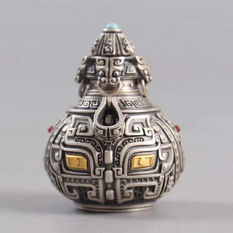 Tayli Gourd Pendant with Carving Patterns, Tibetan Silver, New Chinese Style, Retro, Exquisitely Crafted, Car Key Bag Pendant
Tayli Gourd Pendant with Carving Patterns, Tibetan Silver, New Chinese Style, Retro, Exquisitely Crafted, Car Key Bag Pendant