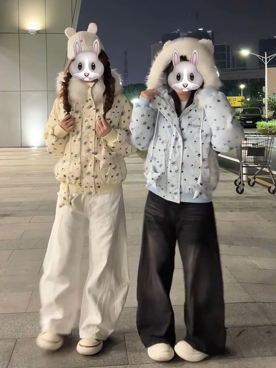 Winter Lazy Style Star Print Ear Fur Collar Hooded Cotton Jacket Women Loose Warm Design Bread Style Coat Sweet College Trend
Winter Lazy Style Star Print Ear Fur Collar Hooded Cotton Jacket Women Loose Warm Design Bread Style Coat Sweet College Trend