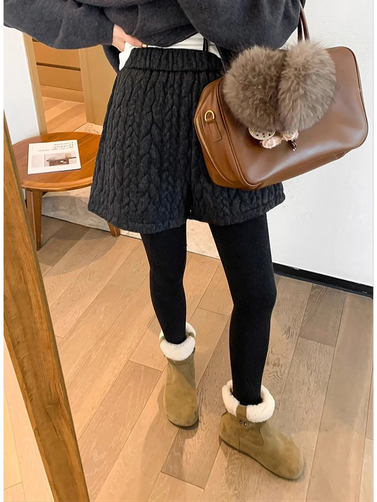 Женские вязаные брюки с высокой талией и широкими штанинами, с глубоким V-образным вырезом, зимние, новые, модные, повседневные
Женские вязаные брюки с высокой талией и широкими штанинами, с глубоким V-образным вырезом, зимние, новые, модные, повседневные