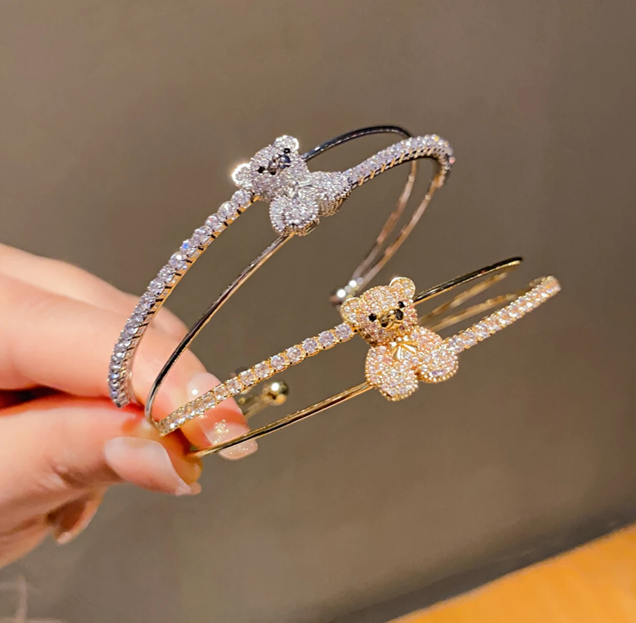 Hot-selling style, sweet and luxurious zirconium double-layered open bracelet, high-end and versatile wristband
Hot-selling style, sweet and luxurious zirconium double-layered open bracelet, high-end and versatile wristband