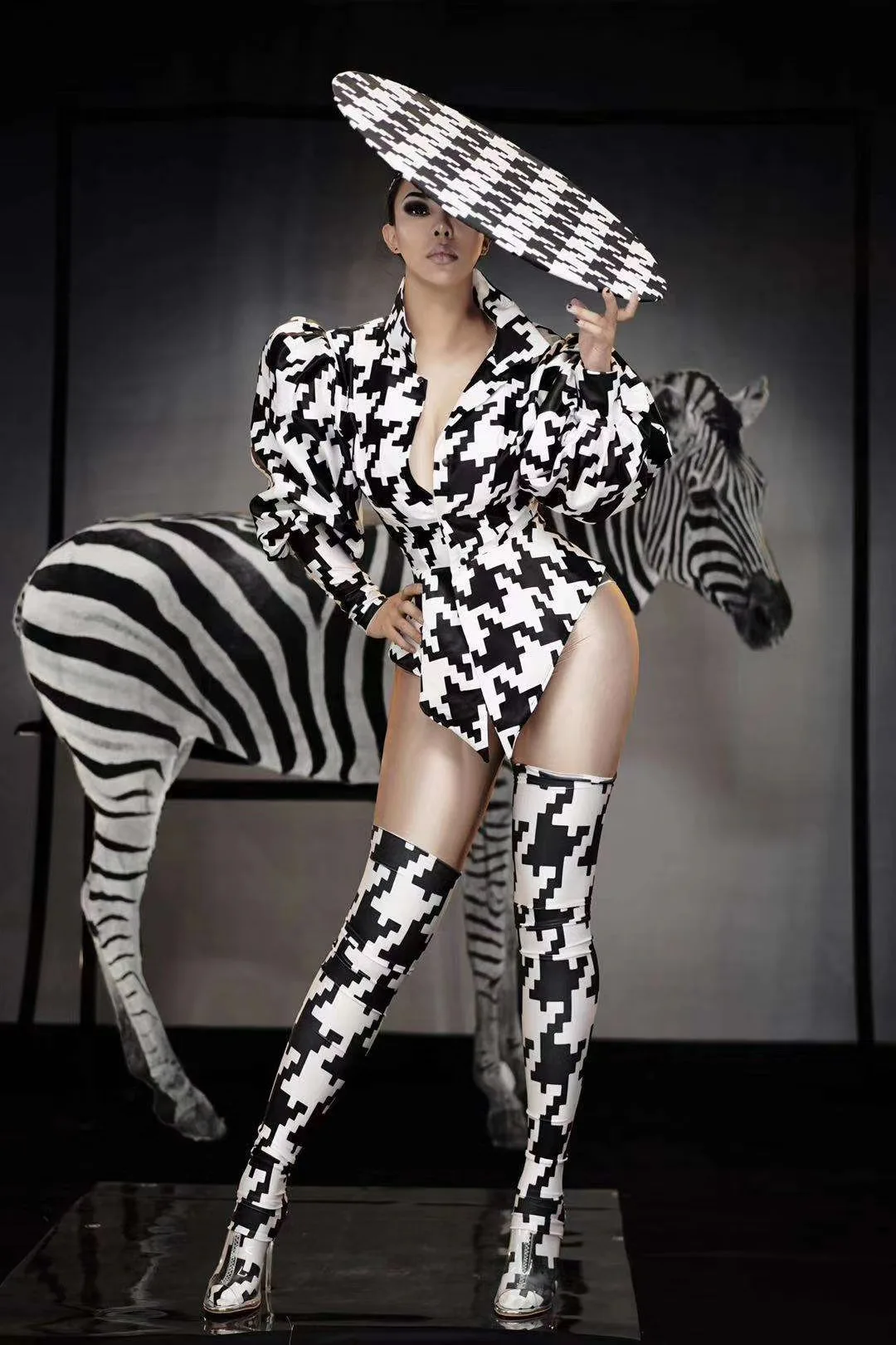 Black White Grid Pattern Three items Elastic Singer Stage Performace Evening Drag Queen Party Night Club Birthday Dance Costume
Black White Grid Pattern Three items Elastic Singer Stage Performace Evening Drag Queen Party Night Club Birthday Dance Costume