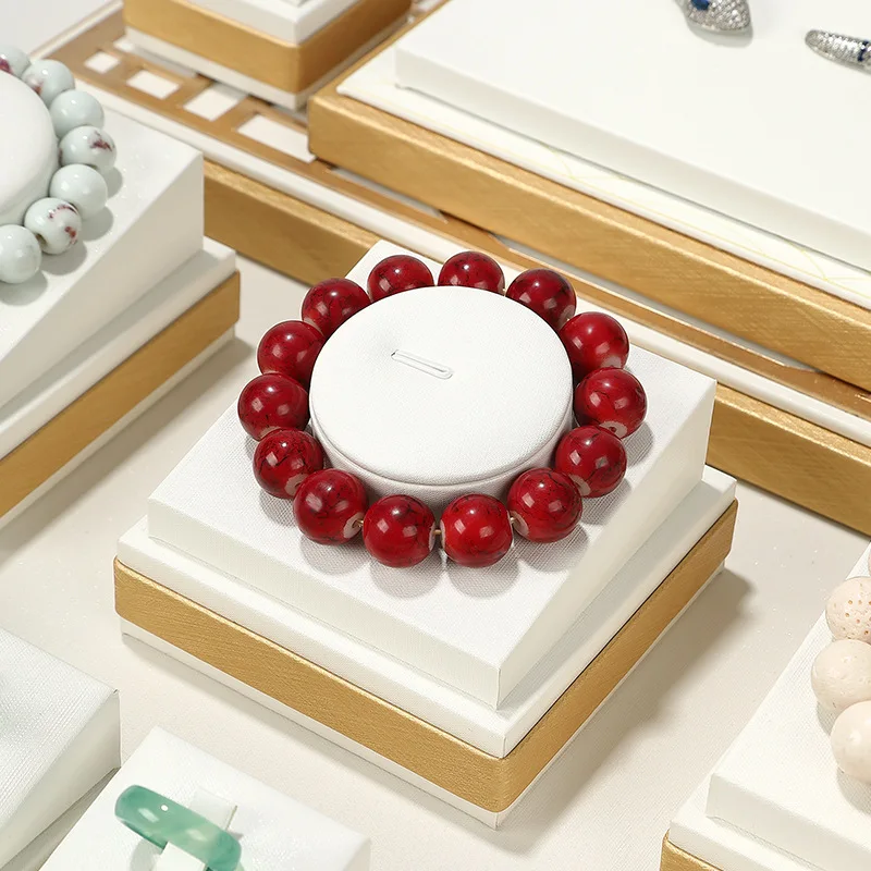 Золото-белый Тысяча шелка, реквизит для демонстрации ювелирных изделий, кольцо, браслет, ожерелье, полка для демонстрации ювелирных изделий, счетчик ювелирных изделий, полка для живого дисплея
Золото-белый Тысяча шелка, реквизит для демонстрации ювелирных изделий, кольцо, браслет, ожерелье, полка для демонстрации ювелирных изделий, счетчик ювелирных изделий, полка для живого дисплея