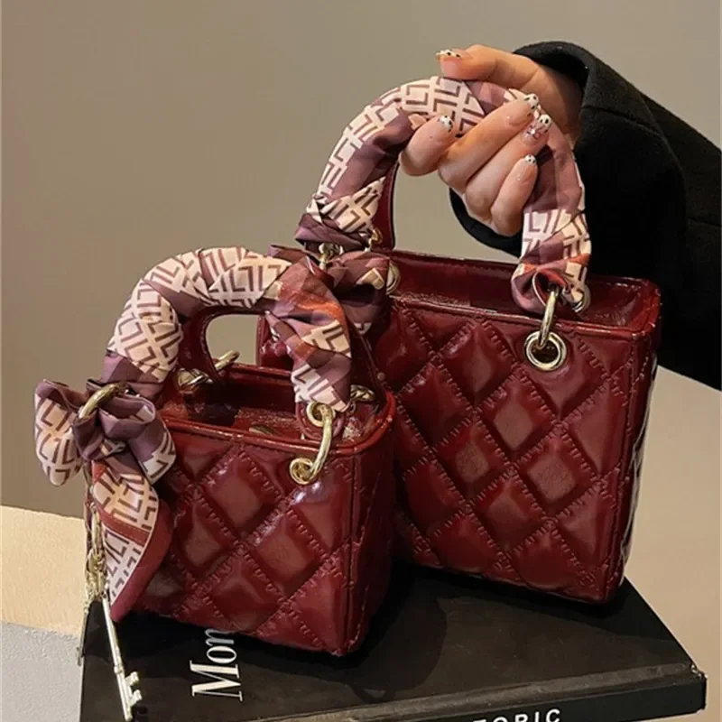 Free shipping Designer Shoulder Bags Womens bag fashionable versatile light luxury new style highquality single shoulder
Free shipping Designer Shoulder Bags Womens bag fashionable versatile light luxury new style highquality single shoulder