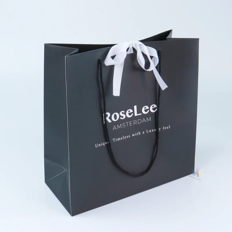 customized Wholesale Logo Printed Luxury Kraft Retail Paper tote bag Shopping Bag Paper Gift Bag With Handle and ribbon Close
customized Wholesale Logo Printed Luxury Kraft Retail Paper tote bag Shopping Bag Paper Gift Bag With Handle and ribbon Close