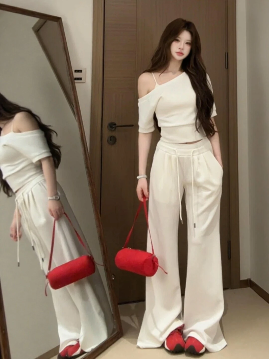Korean Style Fashionable Shoulder Baring Casual Pants Two Piece Set Youthful Summer Outfit Comfortable Short Sleeve T-Shirt
Korean Style Fashionable Shoulder Baring Casual Pants Two Piece Set Youthful Summer Outfit Comfortable Short Sleeve T-Shirt