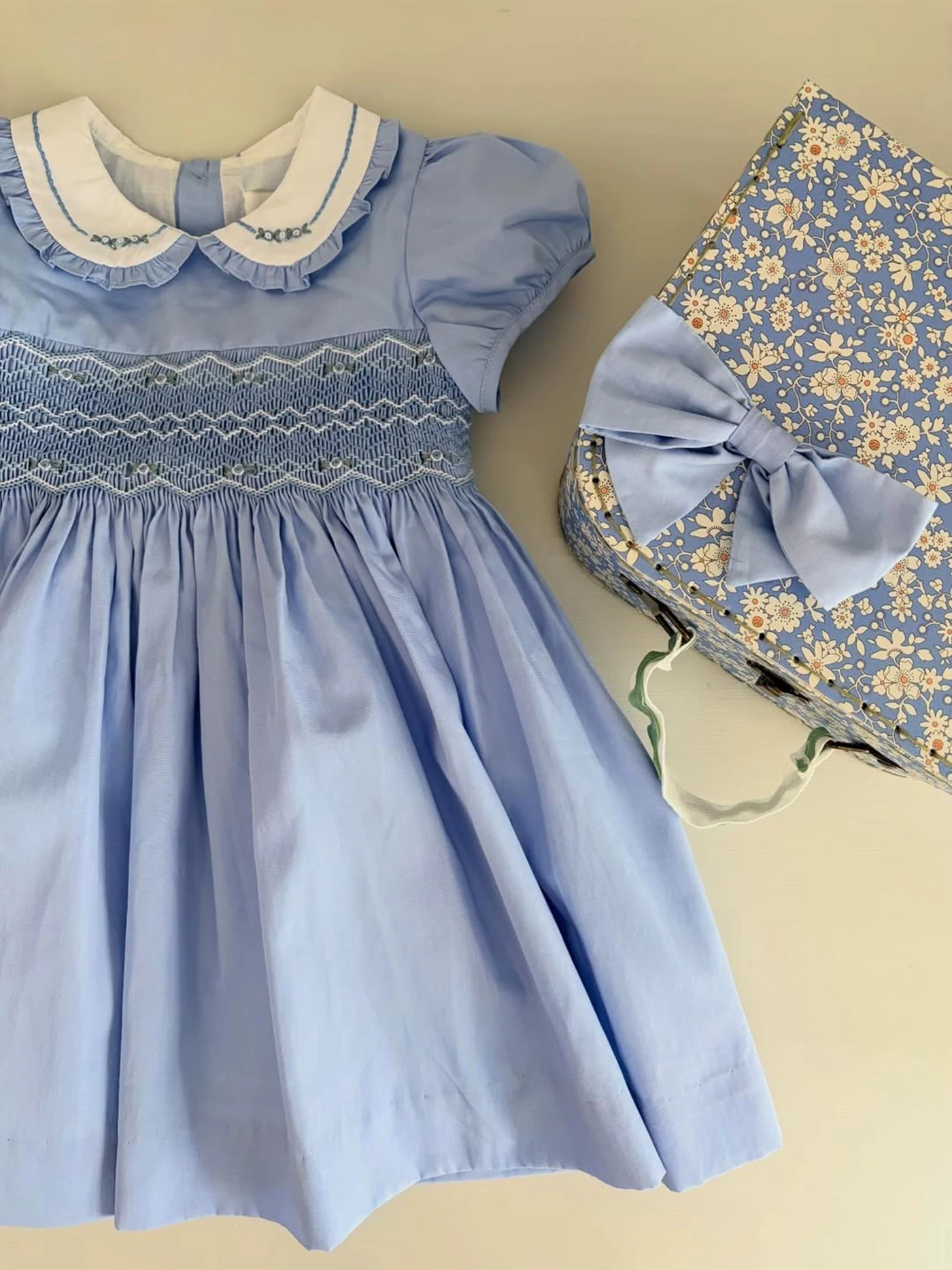 Summer Girl Handmade Embroidered Flower Blue White Smoked Dress for Casual Party Birthday Wedding Photography
Summer Girl Handmade Embroidered Flower Blue White Smoked Dress for Casual Party Birthday Wedding Photography