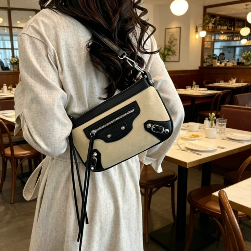 Elegant designer women's zipper shoulder bag, modern popular handbag, casual party fashion crossbody bag
Elegant designer women's zipper shoulder bag, modern popular handbag, casual party fashion crossbody bag