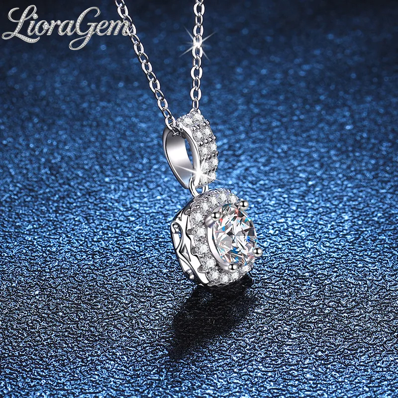 LioraGem Classic Square-Wrapped Moissanite Pendant Necklace, D-Color 1–2 Carat Moissanite Necklace Platinum PT950 Stamp
LioraGem Classic Square-Wrapped Moissanite Pendant Necklace, D-Color 1–2 Carat Moissanite Necklace Platinum PT950 Stamp