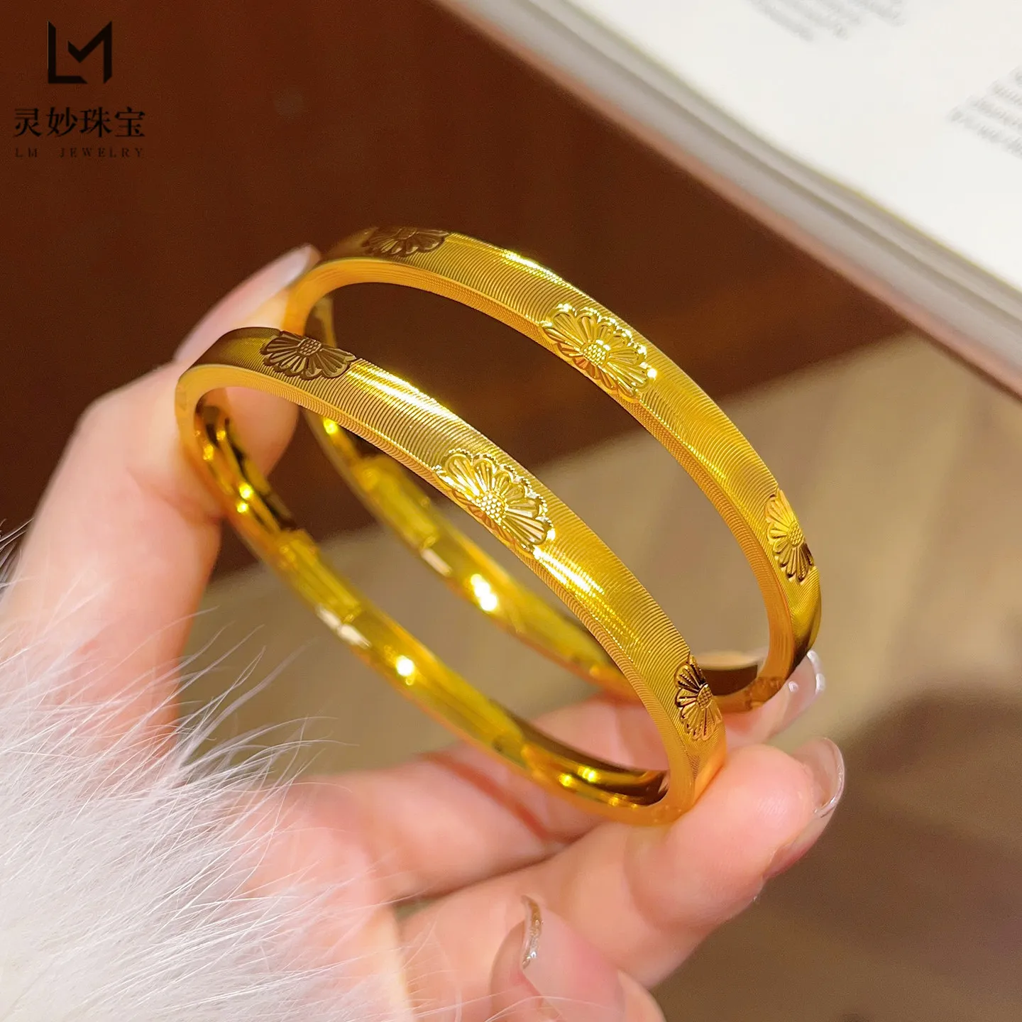 Sweet Bangle Women's 24K Gold AU999 - Pure Gold Cat's Eye Daisy Bangle, Shining Light, Dating Lovely Style
Sweet Bangle Women's 24K Gold AU999 - Pure Gold Cat's Eye Daisy Bangle, Shining Light, Dating Lovely Style