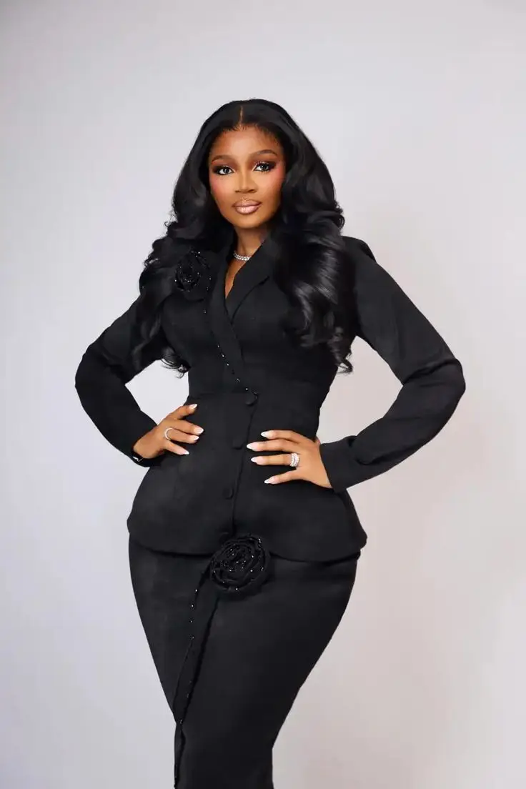Black Women Suits Set 2 Piece Blazer+Short Mini Prom Dress 3D Flower Customized Office Lady Jacket Luxury Wedding Prom Coat
Black Women Suits Set 2 Piece Blazer+Short Mini Prom Dress 3D Flower Customized Office Lady Jacket Luxury Wedding Prom Coat
