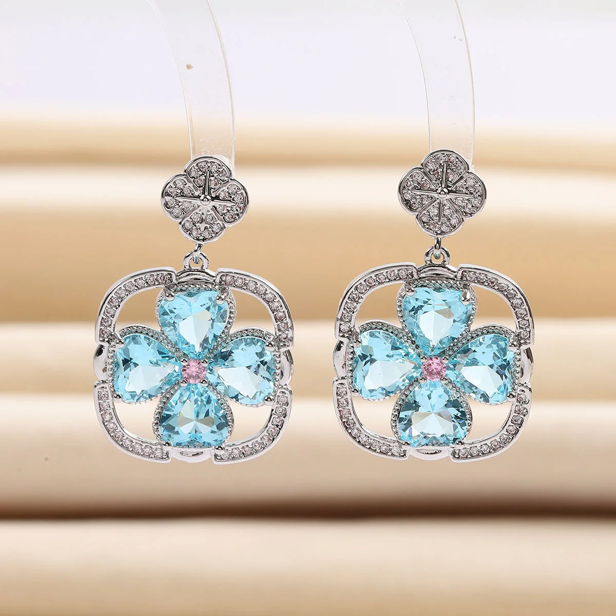 925 Silver Needle Blue Clover Gemstone Drop Earrings, Sparkling Jewelry for Party, Gift for Women
925 Silver Needle Blue Clover Gemstone Drop Earrings, Sparkling Jewelry for Party, Gift for Women