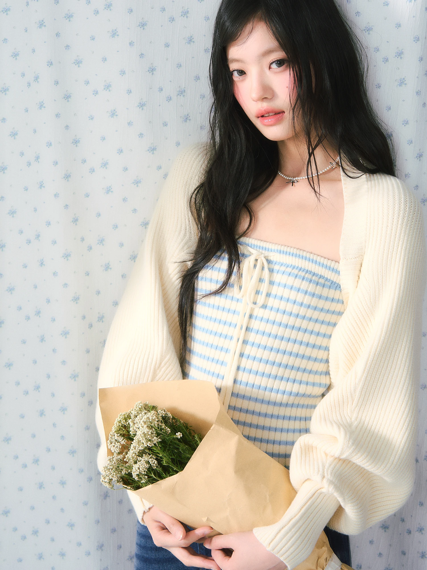 Комплект из двух предметов Wedhub: корейский вязаный кардиган и топ-бандо в полоску, женский красивый вязаный свитер-ансамбль
Комплект из двух предметов Wedhub: корейский вязаный кардиган и топ-бандо в полоску, женский красивый вязаный свитер-ансамбль