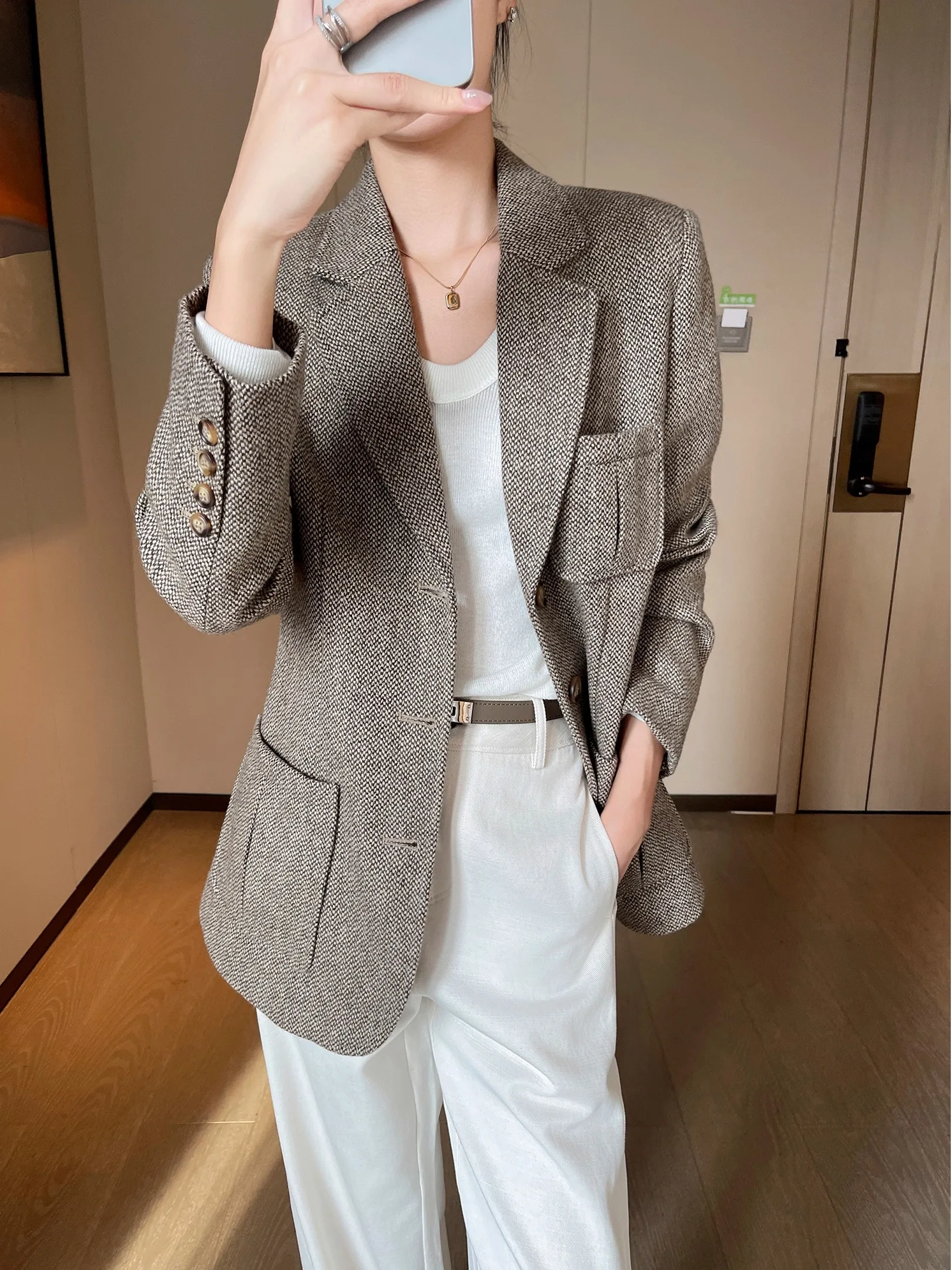 Caramel Plaid Suit Vintage Lapel Women's Winter Faion Outerwear Commute High-End Feel Straight Tube ape Long Sve
Caramel Plaid Suit Vintage Lapel Women's Winter Faion Outerwear Commute High-End Feel Straight Tube ape Long Sve