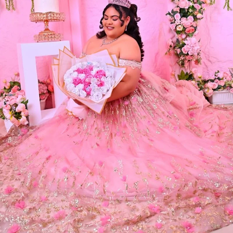 Customized Shiny Pink Quinceanera Dresses Off the Shoulder glitter decal Lace 3D flower Long tail Vestido 15 Quinceanera
Customized Shiny Pink Quinceanera Dresses Off the Shoulder glitter decal Lace 3D flower Long tail Vestido 15 Quinceanera