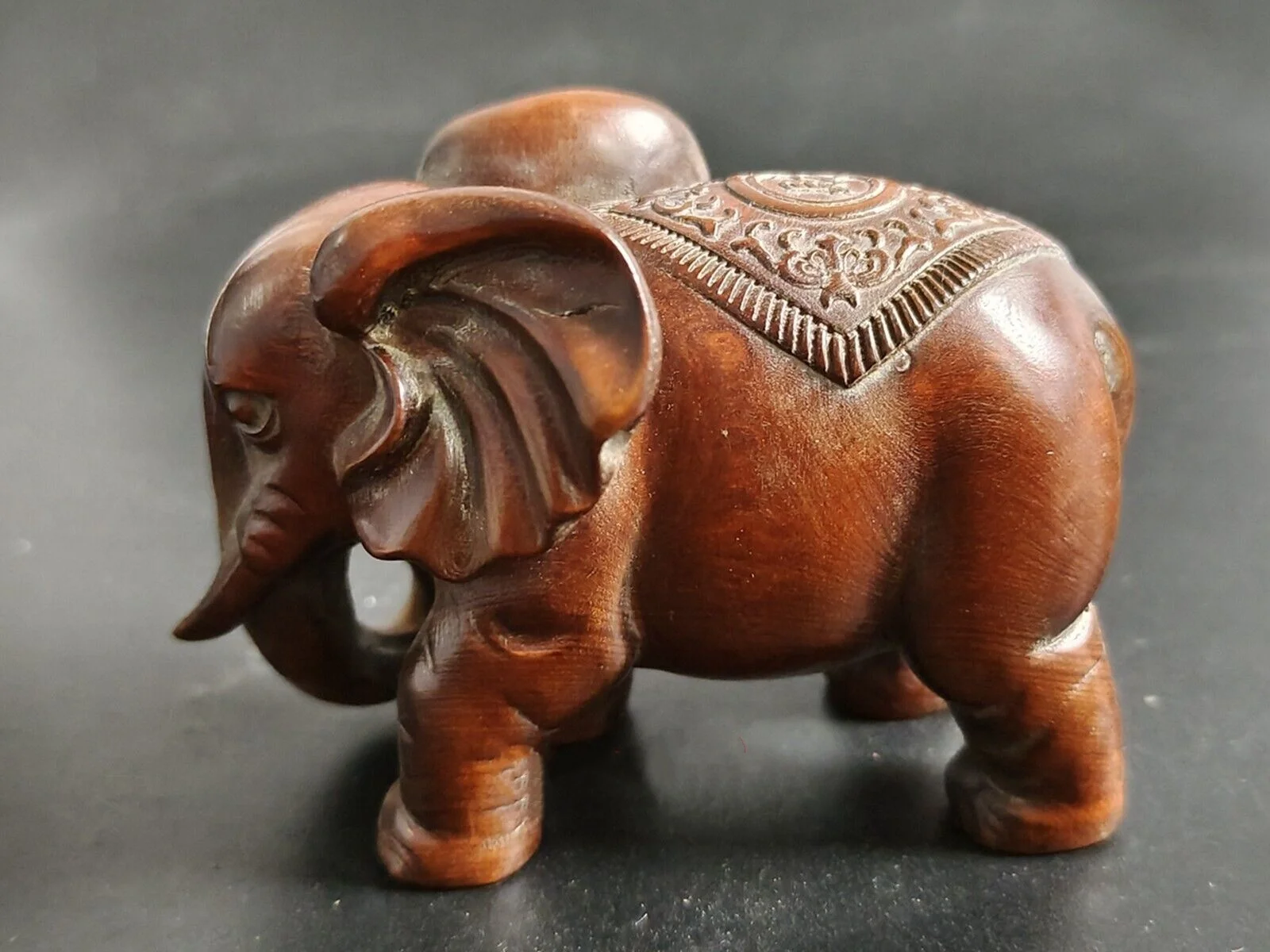 Japanese boxwood hand carved vivid Elephant statue table deco collectable gift
Japanese boxwood hand carved vivid Elephant statue table deco collectable gift