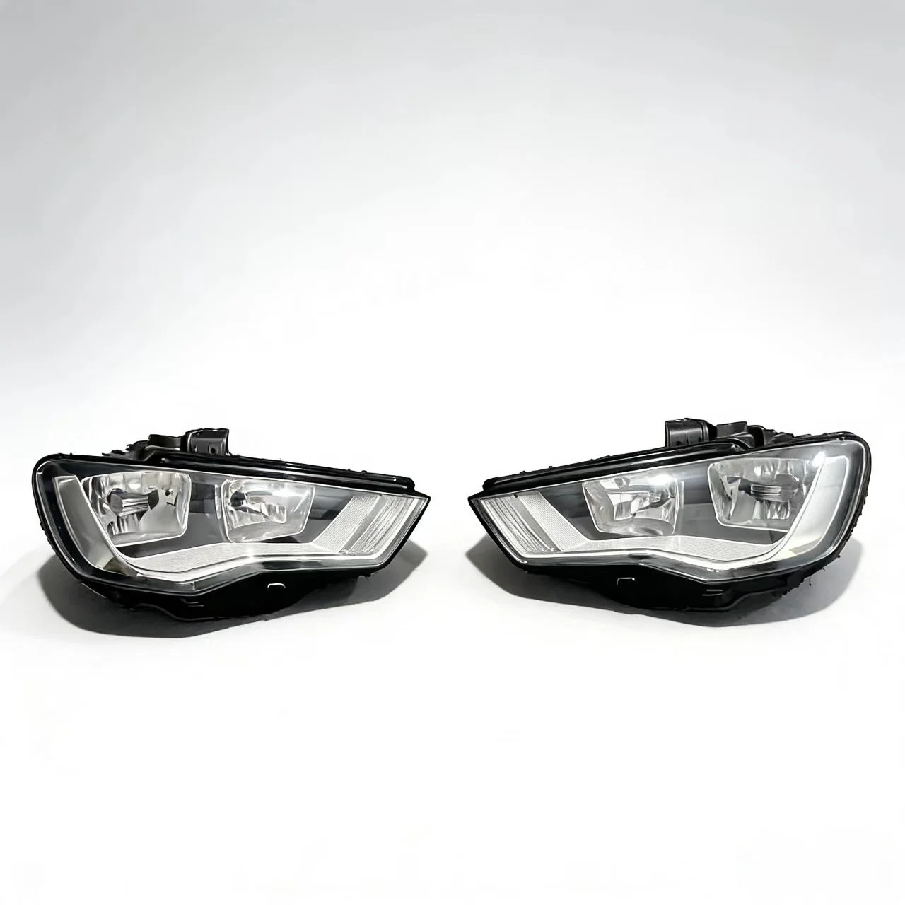 For Audi A3 8V Headlight 2013-2016 Halogen Headlamp Assembly Left Right Front Lighting Car Auto Parts Replacement
For Audi A3 8V Headlight 2013-2016 Halogen Headlamp Assembly Left Right Front Lighting Car Auto Parts Replacement