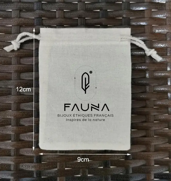 1000 Pieces 9x12cm Natural Cotton Bags Drawstring Gift Pouches Screen Printed With Black Logo Customised Logo
1000 Pieces 9x12cm Natural Cotton Bags Drawstring Gift Pouches Screen Printed With Black Logo Customised Logo
