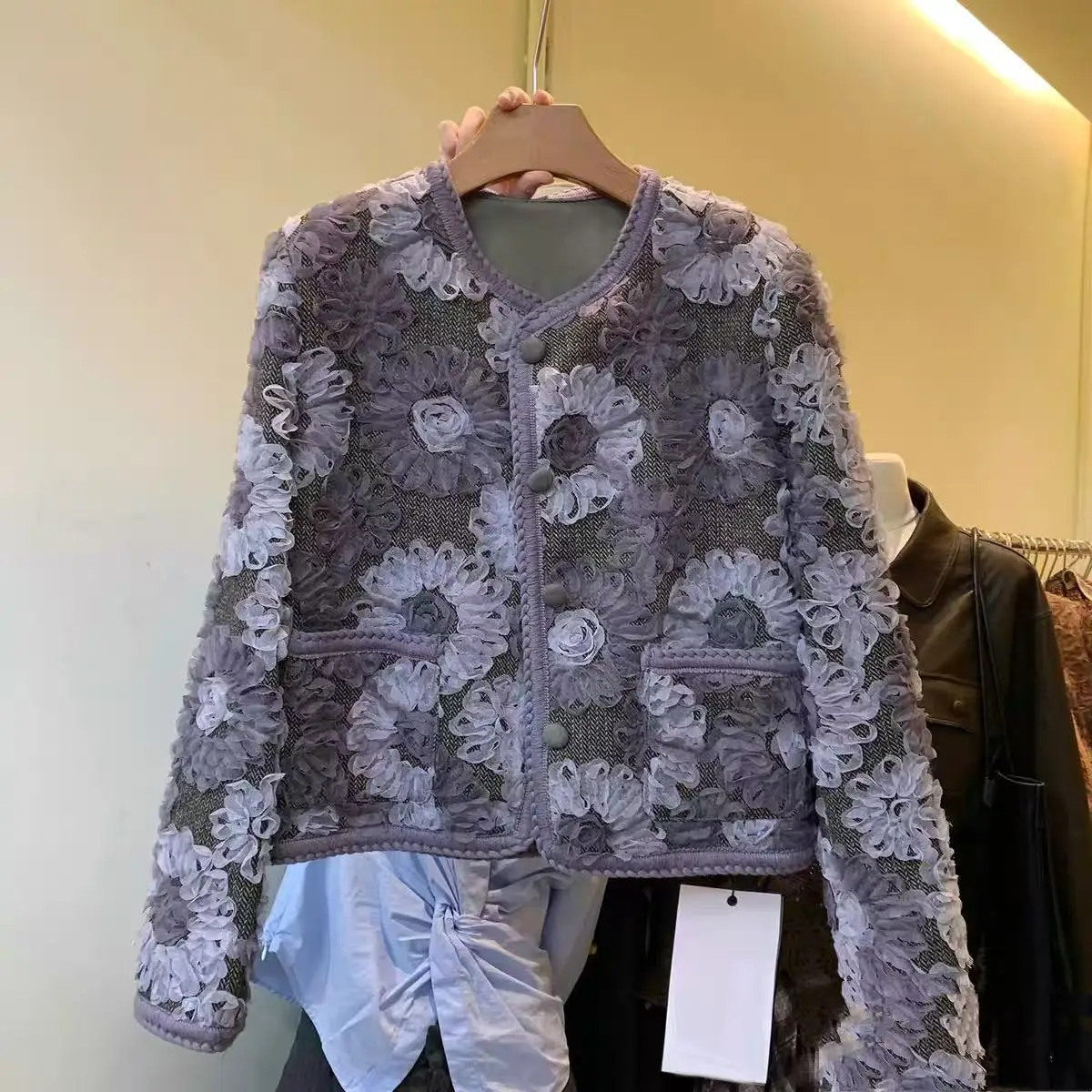 Корейская женская верхняя одежда Jaet Heavy Work Thi Flower Weave Small Fraance Sle Верхняя одежда Coarse Tweed Top Long Sve Button...
Корейская женская верхняя одежда Jaet Heavy Work Thi Flower Weave Small Fraance Sle Верхняя одежда Coarse Tweed Top Long Sve Button...