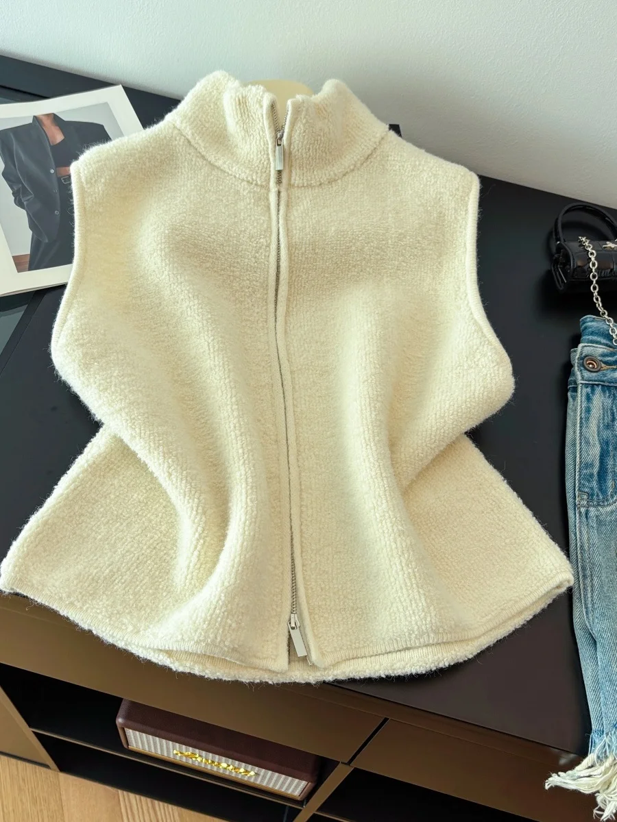 Удобный жилет с двойной молнией, женский свободный крой, модный модный осенне-зимний новый жилет из полиэфирного волокна
Удобный жилет с двойной молнией, женский свободный крой, модный модный осенне-зимний новый жилет из полиэфирного волокна