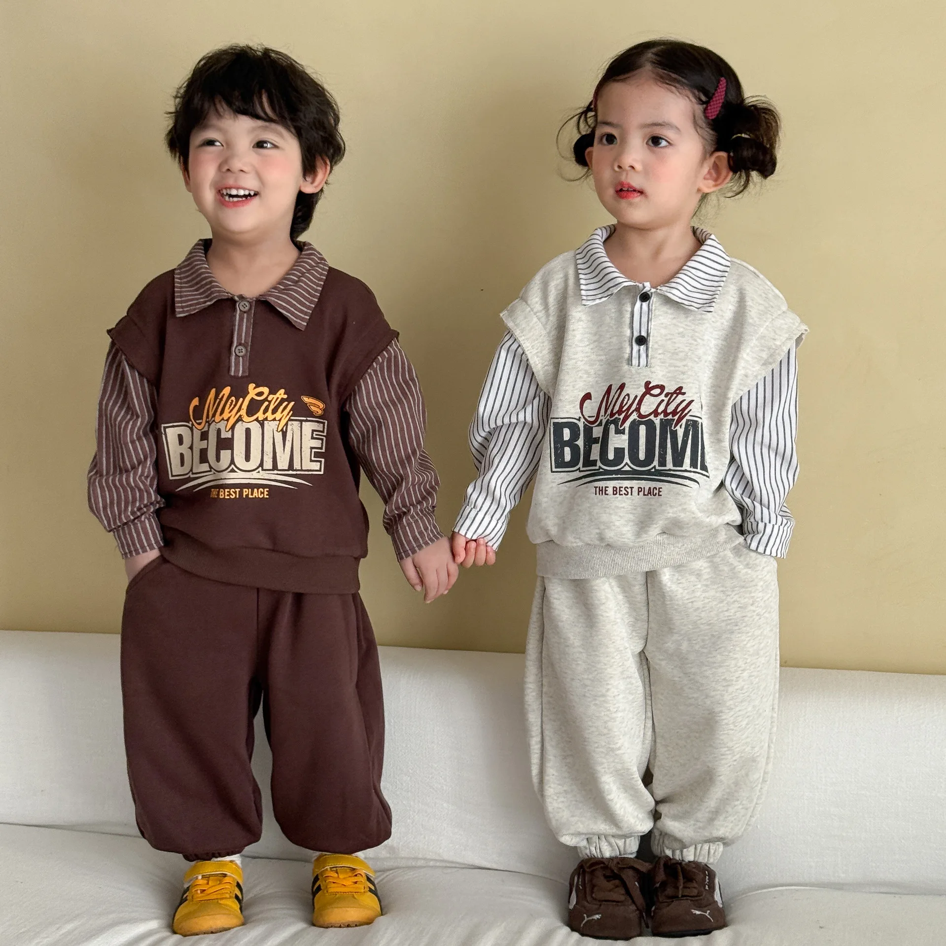 2026 Autumn New Children Long Sleeve Clothes Set Boys Girls Letter Print Sweatshirt + Sweat Pants 2pcs Suit Kids Sports Outfits
2026 Autumn New Children Long Sleeve Clothes Set Boys Girls Letter Print Sweatshirt + Sweat Pants 2pcs Suit Kids Sports Outfits