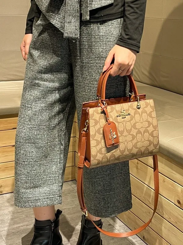 High-End Elegant Diaper Bag Women Luxury Crossbody Messenger Bag Designer Minimalist Stylish Large Capacity Leather Tote
High-End Elegant Diaper Bag Women Luxury Crossbody Messenger Bag Designer Minimalist Stylish Large Capacity Leather Tote