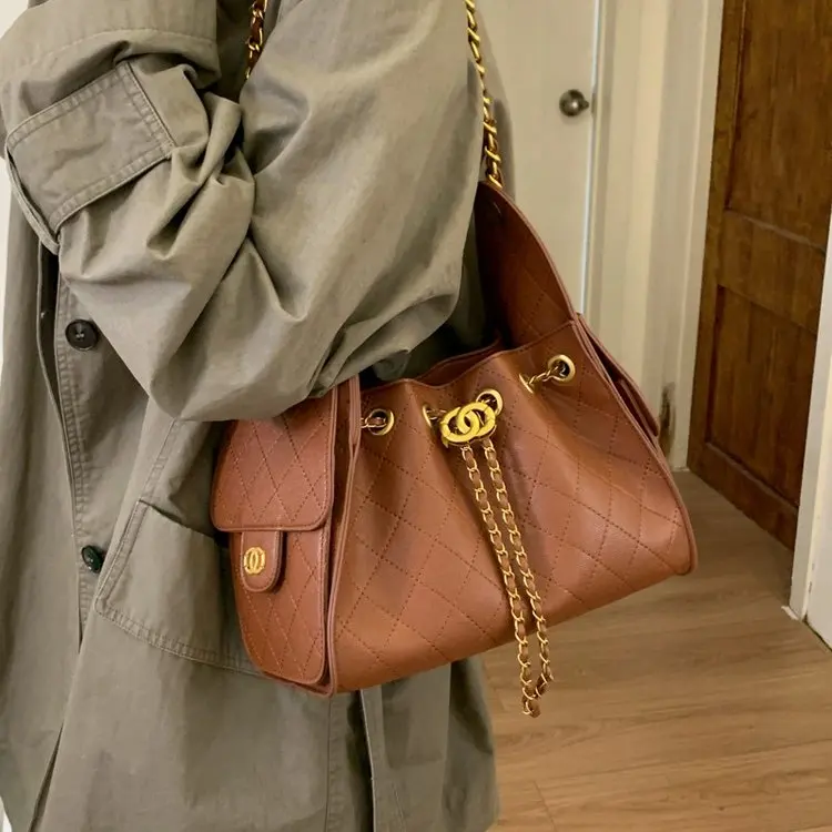 2025 Minimalist Luxury Shoulder Bag, Versatile Crossbody Tote with Detachable Chain, Spacious Nylon Bag for Work & College
2025 Minimalist Luxury Shoulder Bag, Versatile Crossbody Tote with Detachable Chain, Spacious Nylon Bag for Work & College