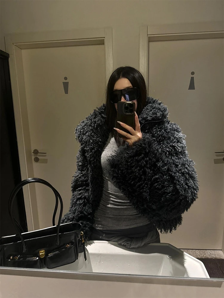 Экологичная женская куртка из овечьей шерсти с длинными рукавами, на молнии, теплая, ветрозащитная, в корейском стиле, с кожаными вставками
Экологичная женская куртка из овечьей шерсти с длинными рукавами, на молнии, теплая, ветрозащитная, в корейском стиле, с кожаными вставками