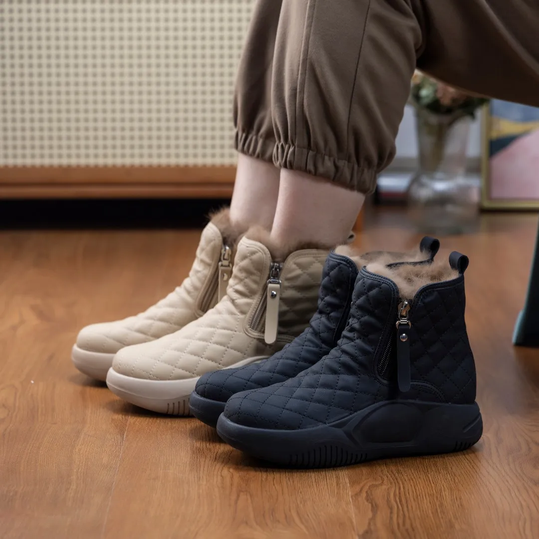 Women's Winter Thick Bottom Fur Lined Snow Boots Anti-Slip Warm Cotton Shoes Leather And Fur Integrated Casual Short Tube
Women's Winter Thick Bottom Fur Lined Snow Boots Anti-Slip Warm Cotton Shoes Leather And Fur Integrated Casual Short Tube