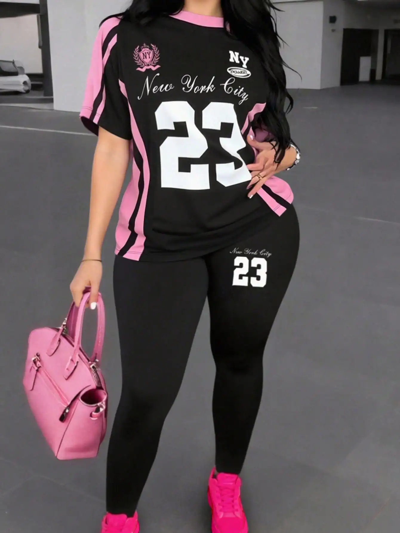 Black & Pink Sporty Graphic Print Short Sleeve Top and Leggings Set, Loose Fit, All-Season Comfort
Black & Pink Sporty Graphic Print Short Sleeve Top and Leggings Set, Loose Fit, All-Season Comfort